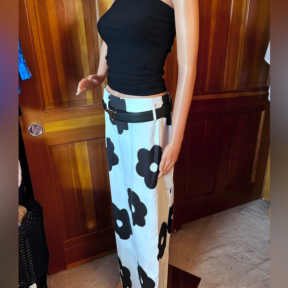 Black and White Floral Print Maxi Skirt - Picture 4 of 14